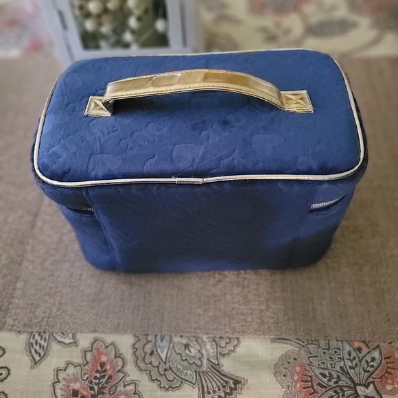 NWT Juicy Couture Juicy & Heart pattern train case w/travel bottle - Picture 7 of 10